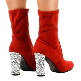 Botines de ante rojo en el poste BM178 3
