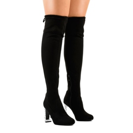 Botas de ante negro en el poste BM177 1