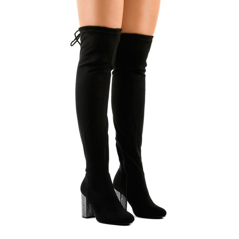 Botas de ante negro en el poste 0-235 1 Botas de ante negro en el poste 0-235 1