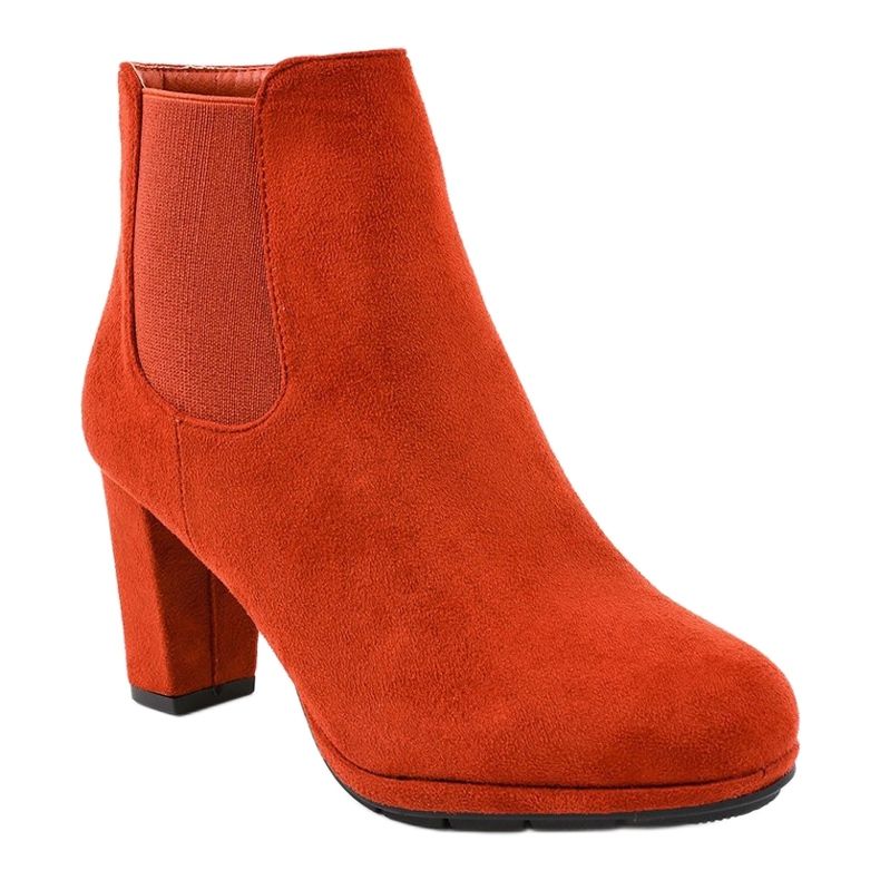 Botines rojos en el poste F156-2 1 Botines rojos en el poste F156-2 1