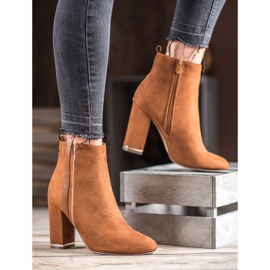 Erynn Botas de ante con cinturón decorativo marrón 4