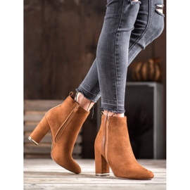 Erynn Botas de ante con cinturón decorativo marrón 5