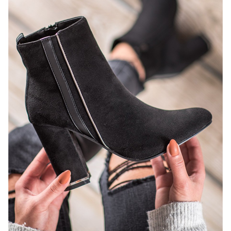 Erynn Botas de ante con cinturón decorativo negro 1