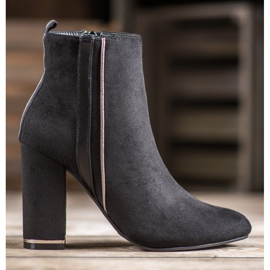 Erynn Botas de ante con cinturón decorativo negro 2