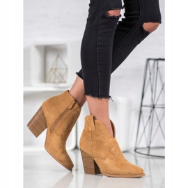 Botas de vaquero de gamuza en el pilar beige 6
