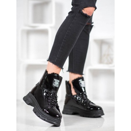 Bella Paris Deportivas lacadas en ecopiel negro 1