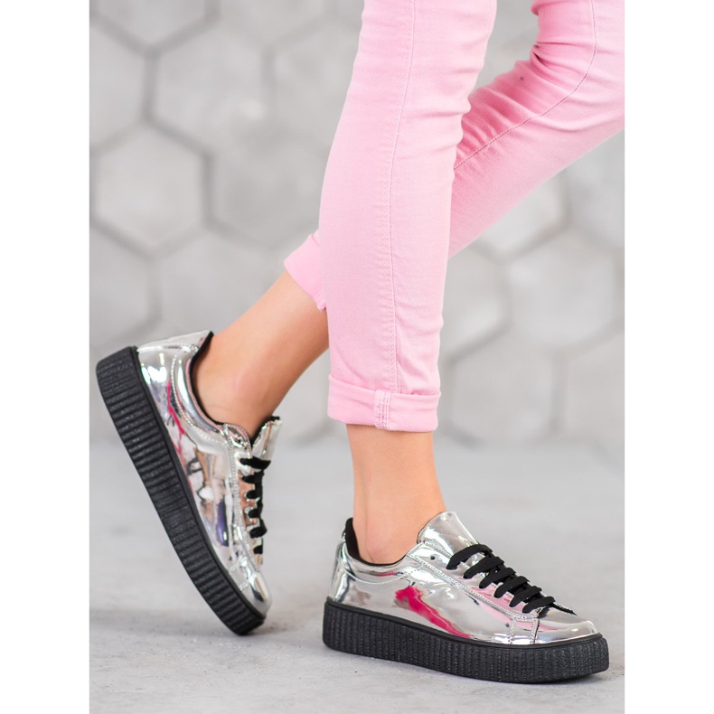 Corina Zapatos plateados en la plataforma gris 1