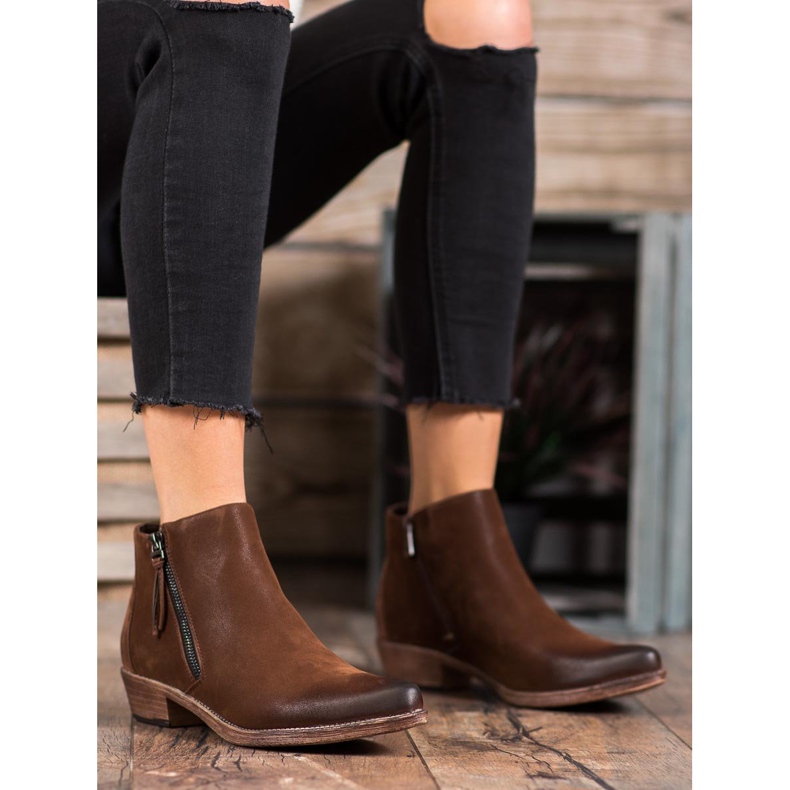 Kylie Vaqueras en el control deslizante marrón 2 Kylie Vaqueras en el control deslizante marrón 2