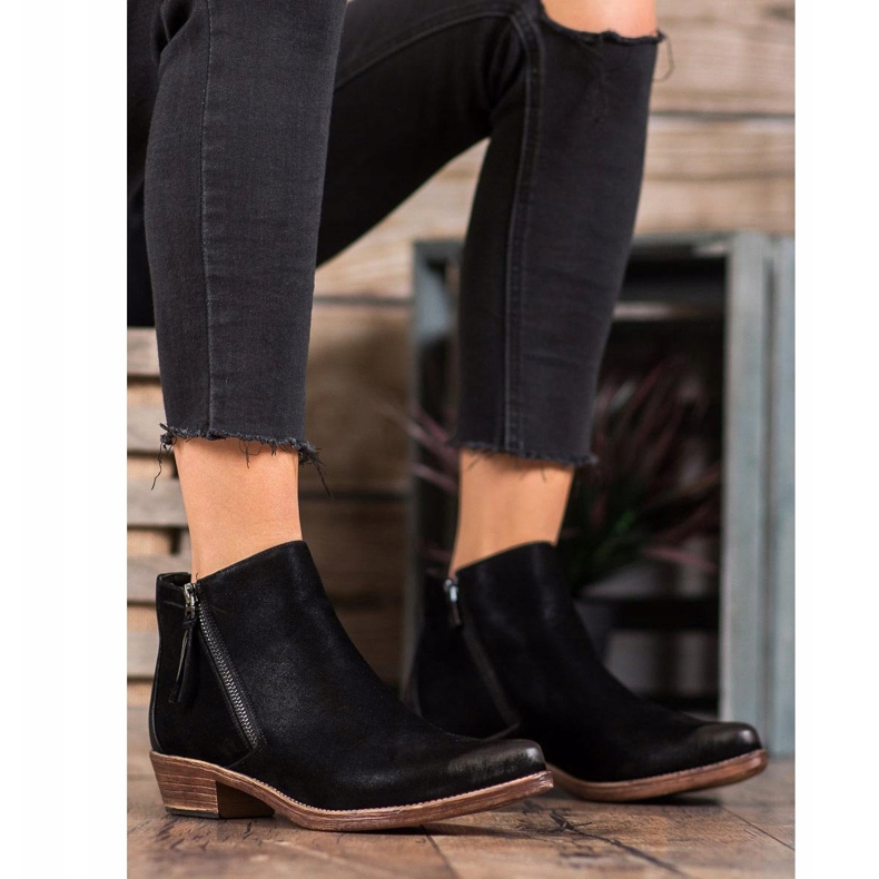 Kylie Vaqueras en el control deslizante negro 2