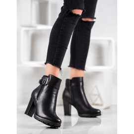 Super Mode Botas elegantes en un poste negro 1 Super Mode Botas elegantes en un poste negro 1