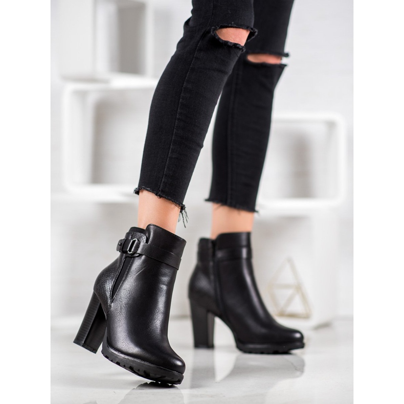 Super Mode Botas elegantes en un poste negro 1 Super Mode Botas elegantes en un poste negro 1