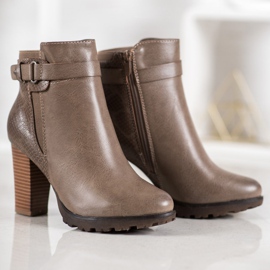 Super Mode Botas elegantes en un poste marrón 1