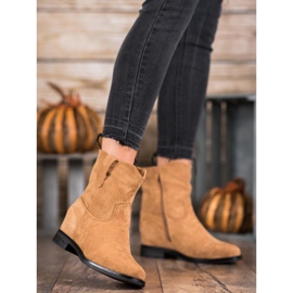 Ideal Shoes Botas de vaquero calientes en una cuña marrón 2