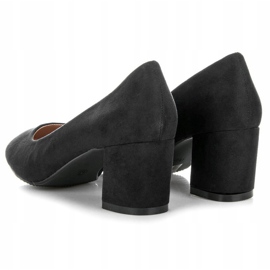 Fama Zapatos de tacón de ante en un pilar negro 7