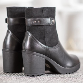 J. Star Botas calientes en el poste negro 3