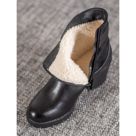 J. Star Botas calientes en el poste negro 5