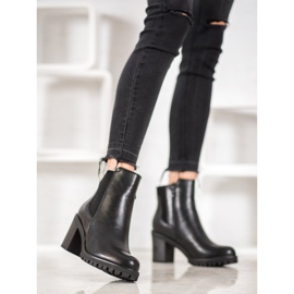 M.Daszyński Botas cómodas en un poste negro 1