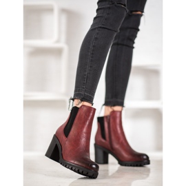 M.Daszyński Botas cómodas en un poste rojo 1