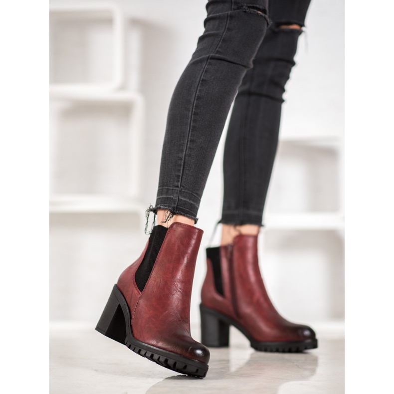 M.Daszyński Botas cómodas en un poste rojo 1