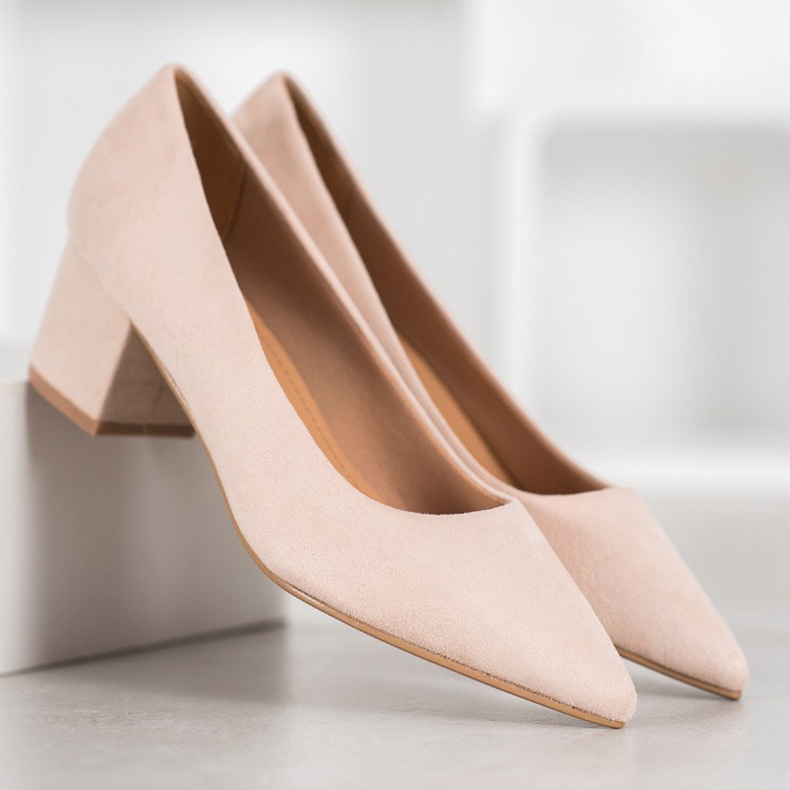 Ideal Shoes Bombas de gamuza en tacones altos marrón 1