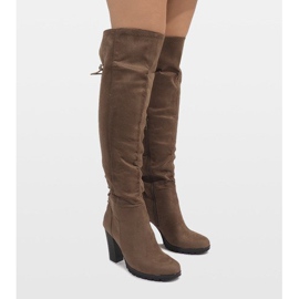 Botas con aislamiento de color topo en un puesto N503 gris 3