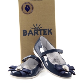 Ballerinas de cuero para niñas con un arco 45418 azul marino Bartek 3 Ballerinas de cuero para niñas con un arco 45418 azul marino Bartek 3