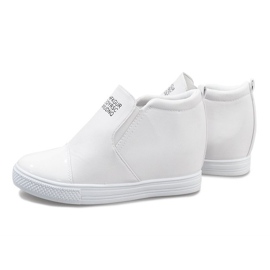 Zapatillas blancas en la cuña DD408-2 blanco 3