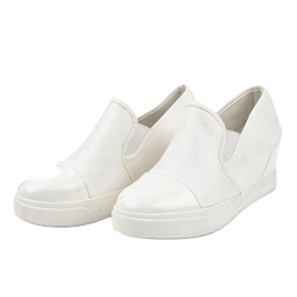 Zapatillas blancas en cuña R27-5 blanco 2