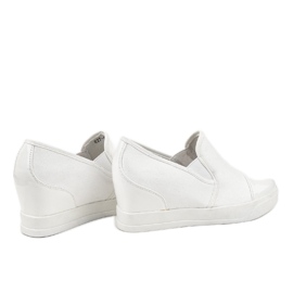 Zapatillas blancas en cuña R27-5 blanco 3