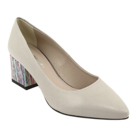 Kaniowski bombea un tacón decorativo 0205 beige 1