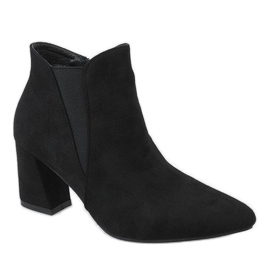 Botines de ante negro en el poste 4826 1
