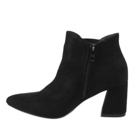 Botines de ante negro en el poste 4826 2