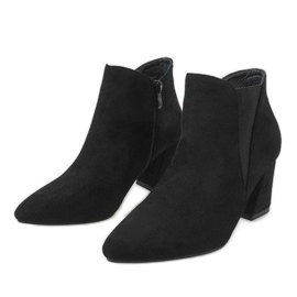 Botines de ante negro en el poste 4826 3