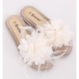Zapatillas de mujer beige con plumas CK131P Beige 3