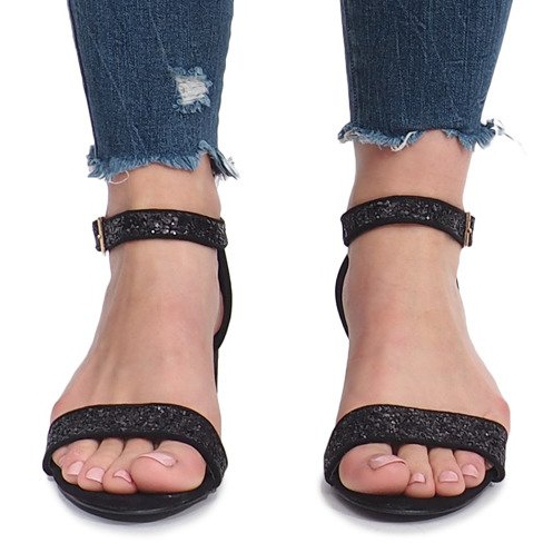 Sandalias negras en el poste de Montana negro 1