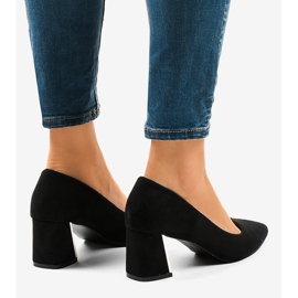 Zapatos de tacón de ante negro en el pilar L439 4