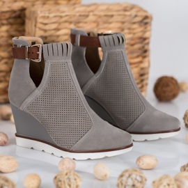 Filippo Botas caladas en una cuña gris 3