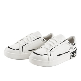 Zapatillas blancas decoradas con tachuelas G272 blanco 1