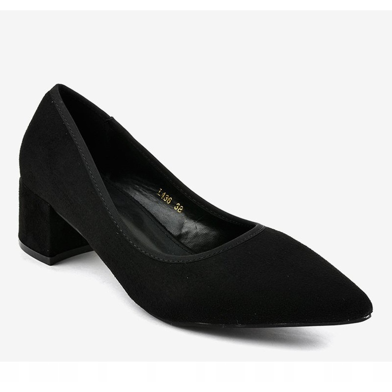 Zapatos de tacón de ante negro en el pilar L436 1