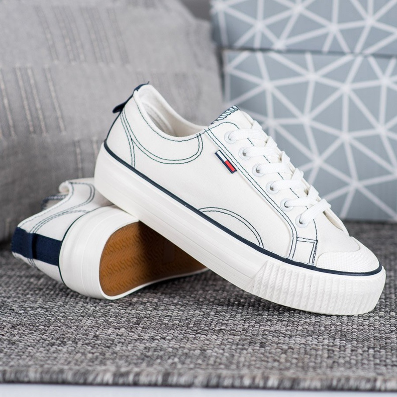 SHELOVET Zapatillas blancas en la plataforma blanco 1