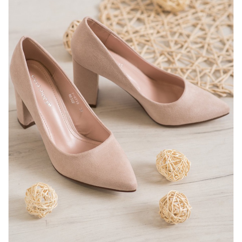 Ideal Shoes Bombas beige en tacones altos 1