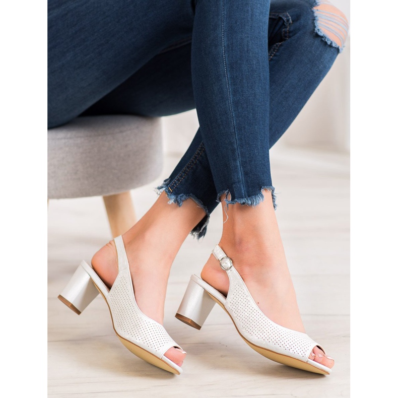 Sergio Leone Sandalias caladas en una barra blanco 2 Sergio Leone Sandalias caladas en una barra blanco 2