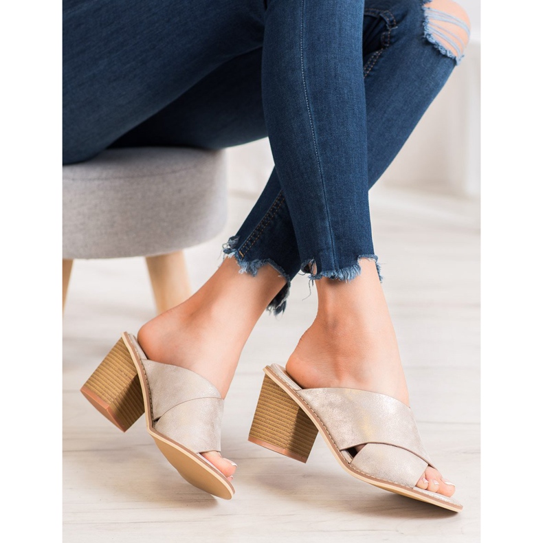 Sergio Leone Zapatillas doradas en la barra dorado 1