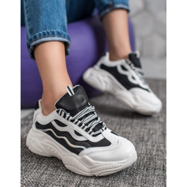 SHELOVET Zapatillas en la plataforma blanco negro 2