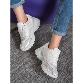 Small Swan Zapatillas blancas con estilo blanco 2 Small Swan Zapatillas blancas con estilo blanco 2