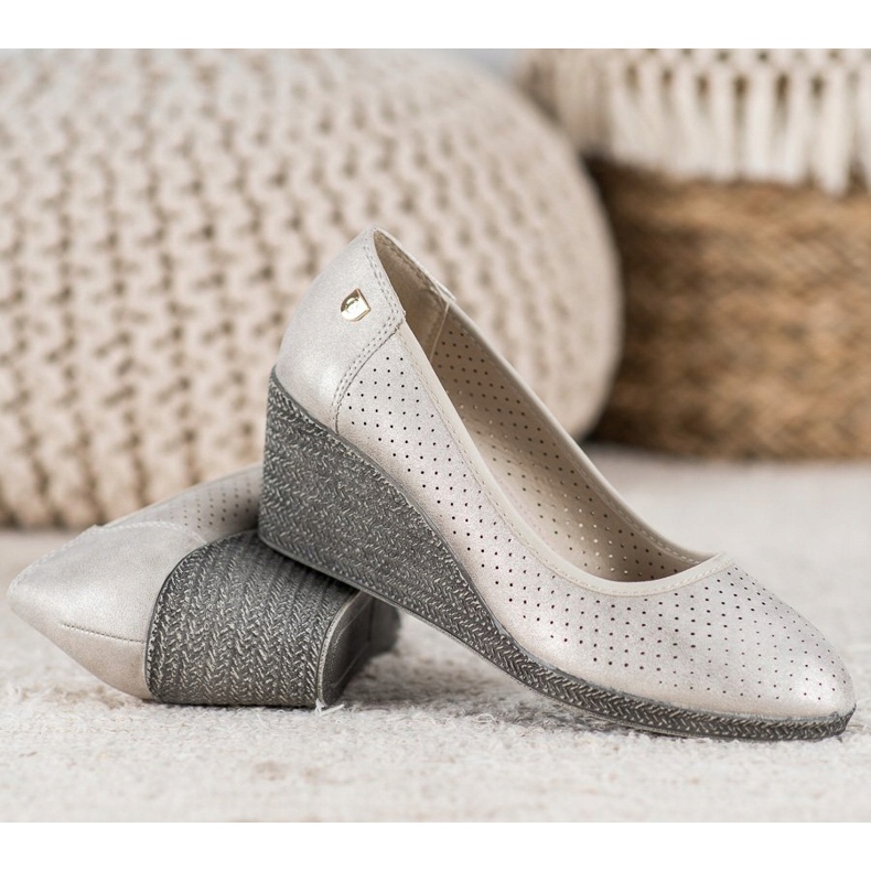 Bombas de cuña ligeras beige 2 Bombas de cuña ligeras beige 2