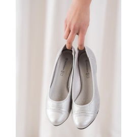 Goodin Bombas caladas sobre un pilar gris 5
