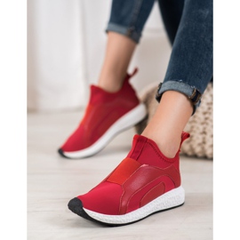 Bona Zapatos rojos en la plataforma 1