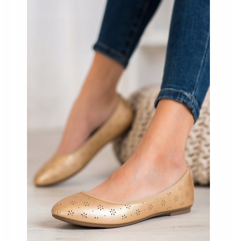 Fama Bailarinas Con Patrón Calado dorado 1 Fama Bailarinas Con Patrón Calado dorado 1