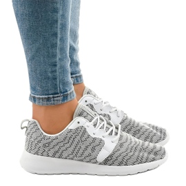 Zapatillas deportivas de mujer blancas 7-6875C multicolor 2